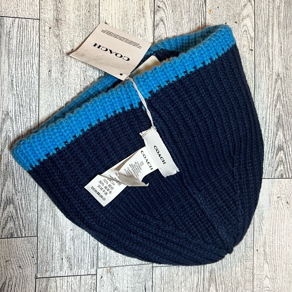Coach Men’s Lt. Blue/ White/ Navy Blue Knit Beanie with Rubber Patch NWT - Picture 5 of 11